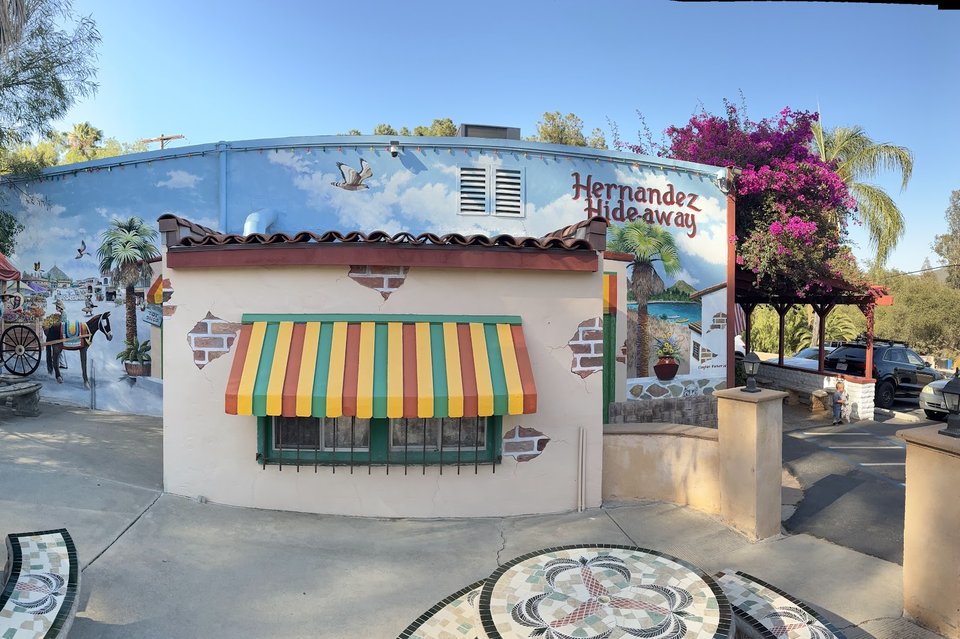 Front view of Hernandez Hideaway Restaurant in Escondido.